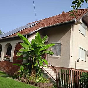 Appartement In Fonyd Mit Terrasse, Garten Und Grill Fonyód Exterior photo