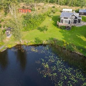 Hjorted - Ferienhaus Mit Kamin In Direkter Seelage Villa Exterior photo