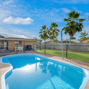 Entire Family Home With Private Pool Townsville Exterior photo