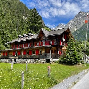 Berghotel Gasterntal Kandersteg Exterior photo