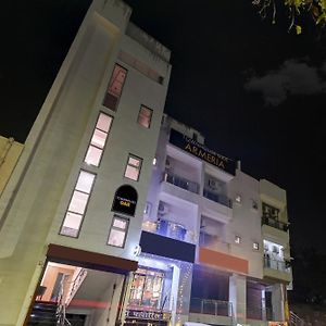 Townhouse Oak Armeria Otel Lucknow Exterior photo