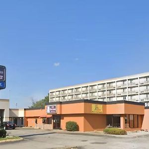 Baymont By Wyndham Youngstown Otel Exterior photo