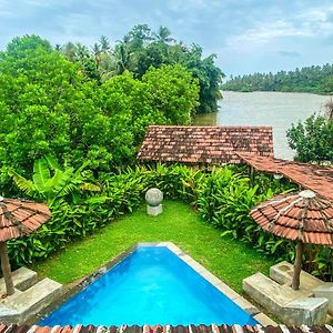 Waterland Otel Negombo Exterior photo