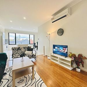 Mt Waverley Spacious 2Br2Ba Parking Wifi Balcony Daire Mount Waverley Exterior photo