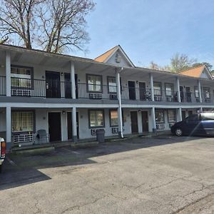 Woodberry Inn & Suites By Oyo Roma Exterior photo