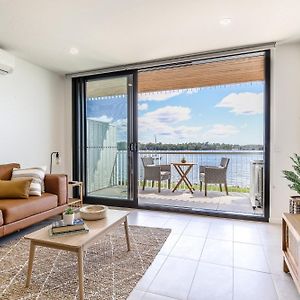 Elegant Bay Side 1-Bed Apartment With Views Batemans Bay Exterior photo