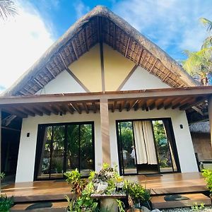 Cozy Retreat For Up To 6 Guests In Pagudpud Daire Exterior photo