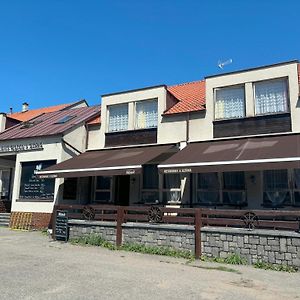 Restaurace A Penzion U Jezirka Otel Hrimezdice Exterior photo