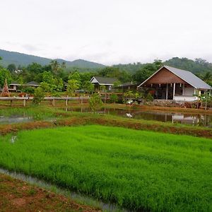 Nok Chan Mee Na Otel Chom Thong Exterior photo