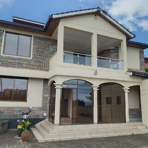 Twiga Whitehouse Villa Nakuru Exterior photo