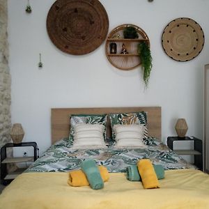 Le Cosy Cabarieu Bed & Breakfast Saint-André-de-Cubzac Room photo