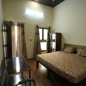 Room In Haldwani With Private Kitchen & Bath Exterior photo