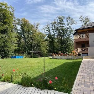 Chalet Woods Gusar Daire Kusar Exterior photo