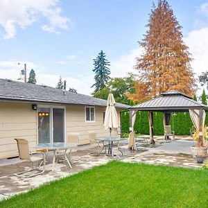 Milwaukie Home With Outdoor Dining Space Exterior photo