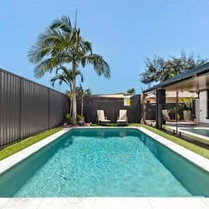 Hampton Boho Holiday Retreat - Pool & Endless Fun Near Theme Parks Villa Pimpama Exterior photo