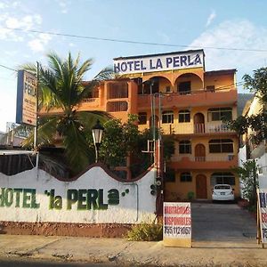 La Perla Otel Zihuatanejo Exterior photo