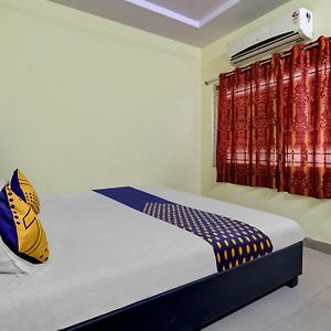 Spot On Unik Residency Otel Amalāpuram Exterior photo