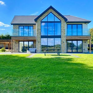 Stunning Modern Home Set In Beautiful Grounds. Bath Exterior photo