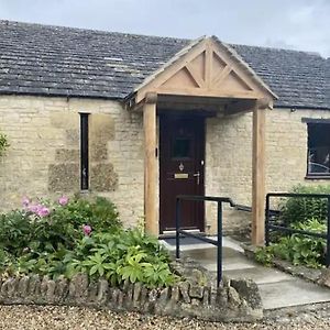 Cosy Cotswold Barn Conversion In Andoversford Daire Exterior photo