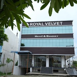 Royal Velvet Hotel & Banquet Gorakhpur Exterior photo