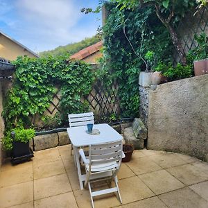 Little Atypical House With Private Terrace Daire Saint-Benoît-des-Ondes Exterior photo