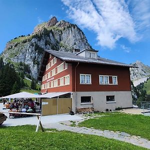 Berggasthaus Holzegg Otel Alpthal Exterior photo