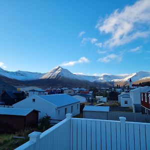 The Painter'S House With View And Balcony Daire Siglufjordur Exterior photo