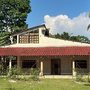 Casa Alojamiento La Cascina Otel Iquitos Exterior photo