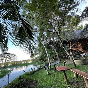 Lakeside Cabana Otel Tissamaharama Exterior photo