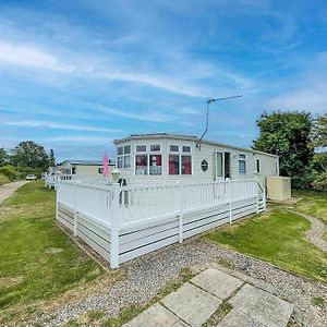 Great Dog Friendly Caravan To Hire With Field Views In Norfolk Ref 10132B Otel Belton with Browston Exterior photo