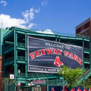 Chic 2Br 2Ba Retreat In The Heart Of Fenway Park Daire Boston Exterior photo