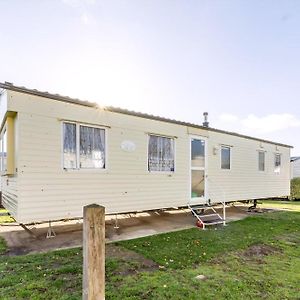 8 Berth Caravan To Hire At Breydon Water Holiday Park In Norfolk Ref 10030B Otel Belton with Browston Exterior photo