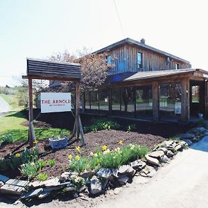 The Arnold House Otel Livingston Manor Exterior photo