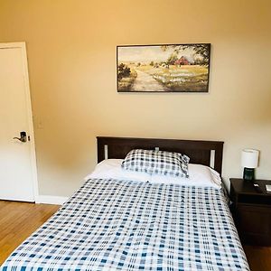 Nice Room Near Whole Foods, Brown University With Shared Bathroom And Kitchen 222 Providence Exterior photo