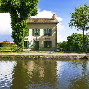 Maison Eclusiere Avec Vue Sur Loire - Gite Cycliste Authentique - Fr-1-590-512 Bed & Breakfast Briare Exterior photo