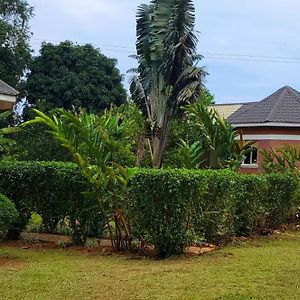 Philo Leisure Gardens Otel Kalangala Exterior photo