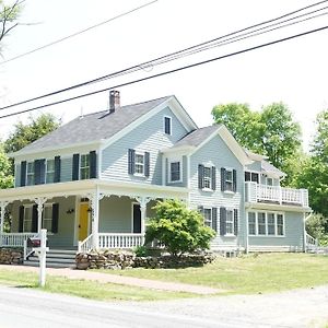 Heritage Trail Farmhouse Otel New Hampton Exterior photo