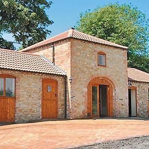 Wykham Villa Nettleton  Exterior photo