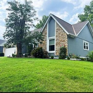 Family Home With Pool Kansas City Exterior photo