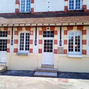 Gite De L'Olivier, Auberge De Saint Brisson Otel Exterior photo