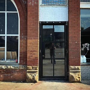 Velvet Woody - The Bonnie Parker Otel Okemah Exterior photo