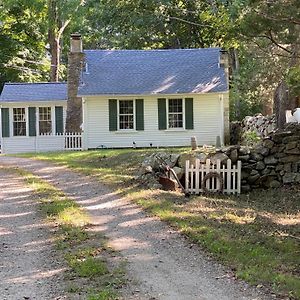 Honey Rock Farm Otel East Greenwich Exterior photo