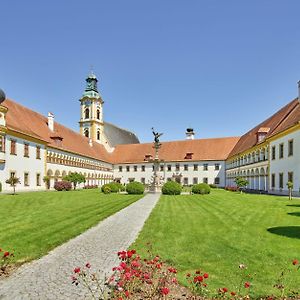 Augustiner-Chorherrenstift Reichersberg Otel Reichersberg  Exterior photo