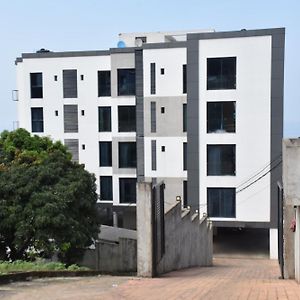 Spur Luxury Apartments Freetown Exterior photo