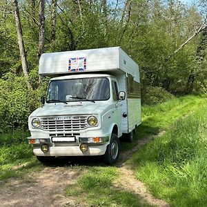 Poppy, Chambre D'Hotes En Camping Car Vintage Bed & Breakfast Romenay Exterior photo