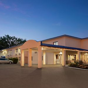 The Cayuga Inn At The Finger Lakes Auburn Exterior photo