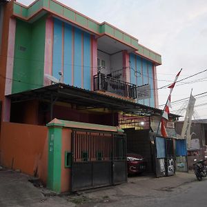 Oyo 93876 Athirah Kost Otel Tolo Exterior photo