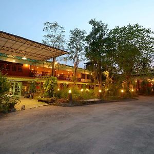 Baan Kitsada Otel Amphawa Exterior photo