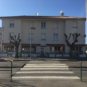 Le Logis Dauphinois Otel Roussillon  Exterior photo