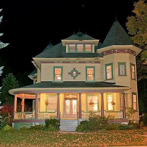 Sleepy Hollow B&B Gananoque Exterior photo